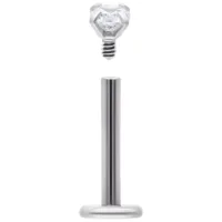 Silbernes Labret mit rundem Kristall Silbernes Labret aus Chirurgenstahl 316L mit klarem Kristall auf weißem Hintergrund