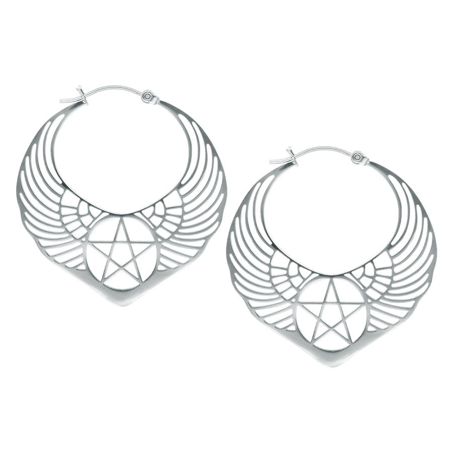 Silberne Winged Pentagram Ohrringe Zwei silberne Ohrringe mit Flügel- und Pentagramm-Design auf weißem Hintergrund