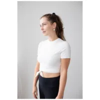 Little White Smiley Hoops an Frau getragen Frau in weißem T-Shirt trägt Little White Smiley Hoops vor weißem Hintergrund