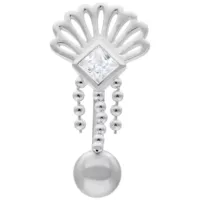 Crystal Peacock Micro Bananabell in Silber Silbernes Micro Bananabell mit Kristall und Pfauenmuster auf weißem Hintergrund