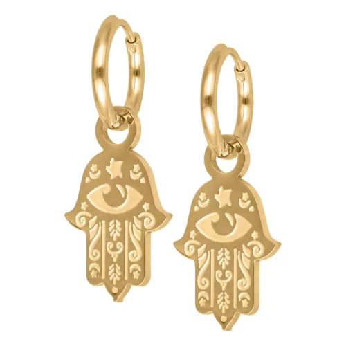 Zwei goldene Hamsa Hand Ohrringe aus Chirurgenstahl auf weißem Hintergrund