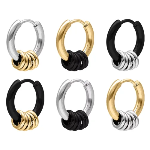 Sechs kleine Ohrringe in Schwarz, Silber und Gold auf weißem Hintergrund
