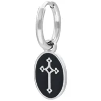 Silberne Little Vintage Cross Hoops Ohrringe Silberner Ohrring mit Kreuzanhänger auf weißem Hintergrund