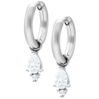 Silberne Little Tear Hoops mit Kristallanhänger Silberne Ohrringe mit kristallklarem Tropfenanhänger auf weißem Hintergrund