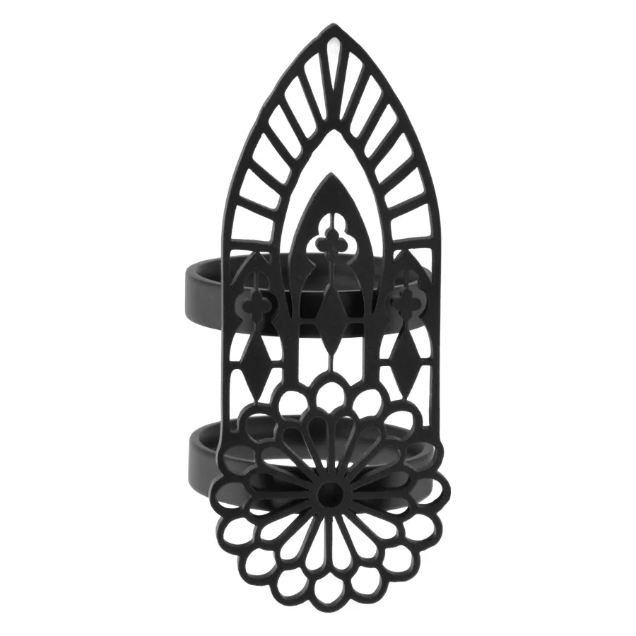 Schwarzer Basilika Ring aus Chirurgenstahl Schwarzer Ring mit gotischem Design aus Chirurgenstahl auf weißem Hintergrund