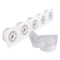 Weiße Foam Caps von Wildcat, nebeneinander auf weißem Hintergrund