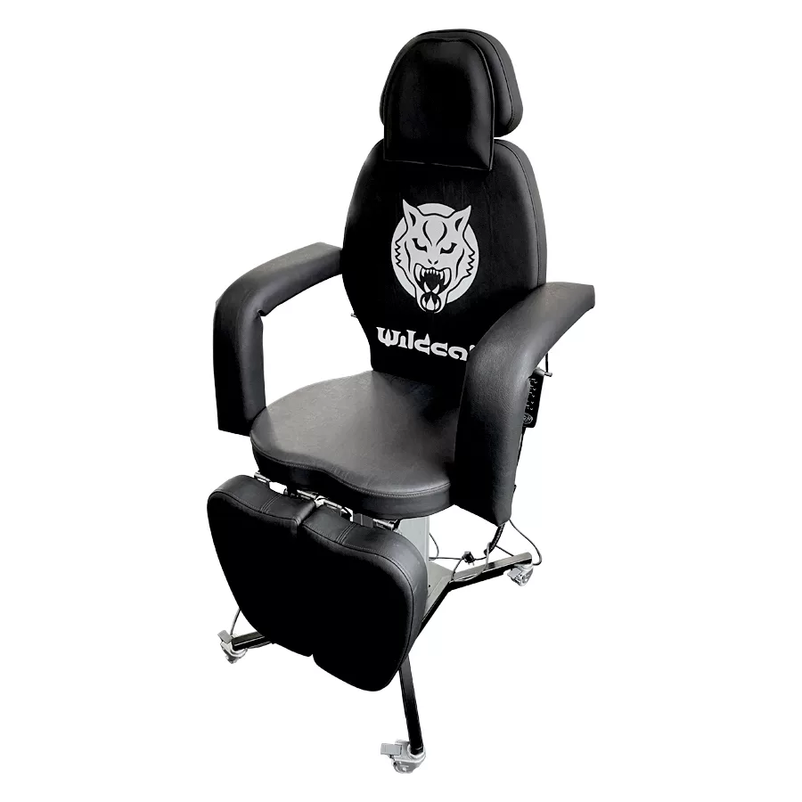 Wildcat Pro Tattoo Liege in Schwarz Schwarze Wildcat Pro Tattoo Liege aus Kunstleder mit Aluminiumrahmen auf weißem Hintergrund
