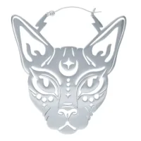 Sphynx Hoops in Silber mit Katzenmotiv Silberne Sphynx Ohrringe mit Katzenmotiv auf weißem Hintergrund