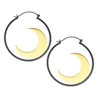 Mangata Hoops in Schwarz und Gold Runde Ohrringe aus schwarzem Chirurgenstahl mit goldener Mondsichel auf weißem Hintergrund