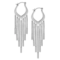 Silberne Snakechain Hoops Ohrringe Silberne Snakechain Hoops Ohrringe auf weißem Hintergrund