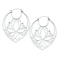 Lotus Hoops aus Edelstahl in Silber Silberfarbene Lotus Hoops aus Edelstahl mit Klappverschluss auf weißem Hintergrund
