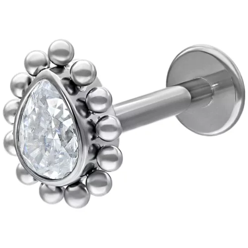 Weißgoldenes Labret mit tropfenförmigem Kristall auf weißem Hintergrund