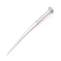 Titan Einführungsstift für Piercing Silberner Titan Einführungsstift auf weißem Hintergrund