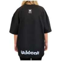 Schwarzes Oversized Mock Neck T-Shirt Rückansicht Person trägt schwarzes Oversized Mock Neck T-Shirt von Wildcat, Rückansicht