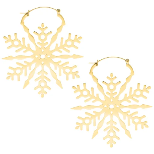 Zwei goldene Ohrringe in Form von Schneeflocken auf weißem Hintergrund