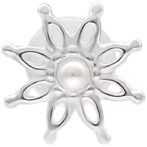 Silbernes Labret mit blumenförmigem Design und Perlendetail auf weißem Hintergrund