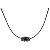 5FDP Kettenanhänger aus Leder und Stahl Schwarze Lederkette mit 5FDP Charm aus schwarzem Chirurgenstahl auf weißem Hintergrund