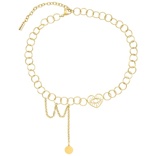 Goldener Choker mit Herzauge-Anhänger auf weißem Hintergrund