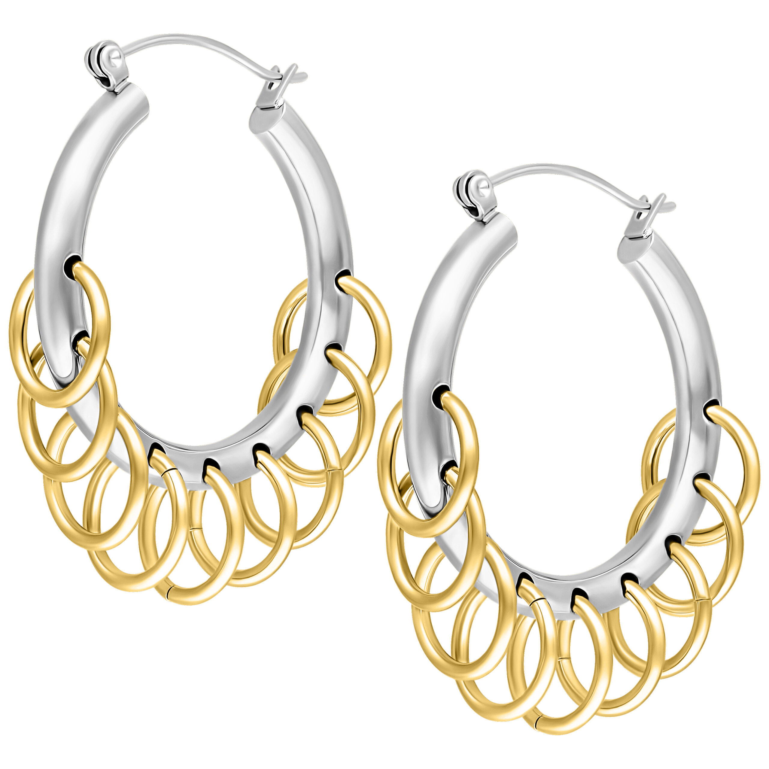 Elegante Creolen in Silber und Gold Silberne Creolen mit goldenen Ringen auf weißem Hintergrund