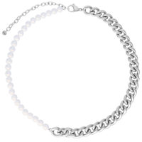 Chunky Pearl Kette aus Chirurgenstahl Silberne Chunky Pearl Kette mit Perlen und Kettengliedern auf weißem Hintergrund