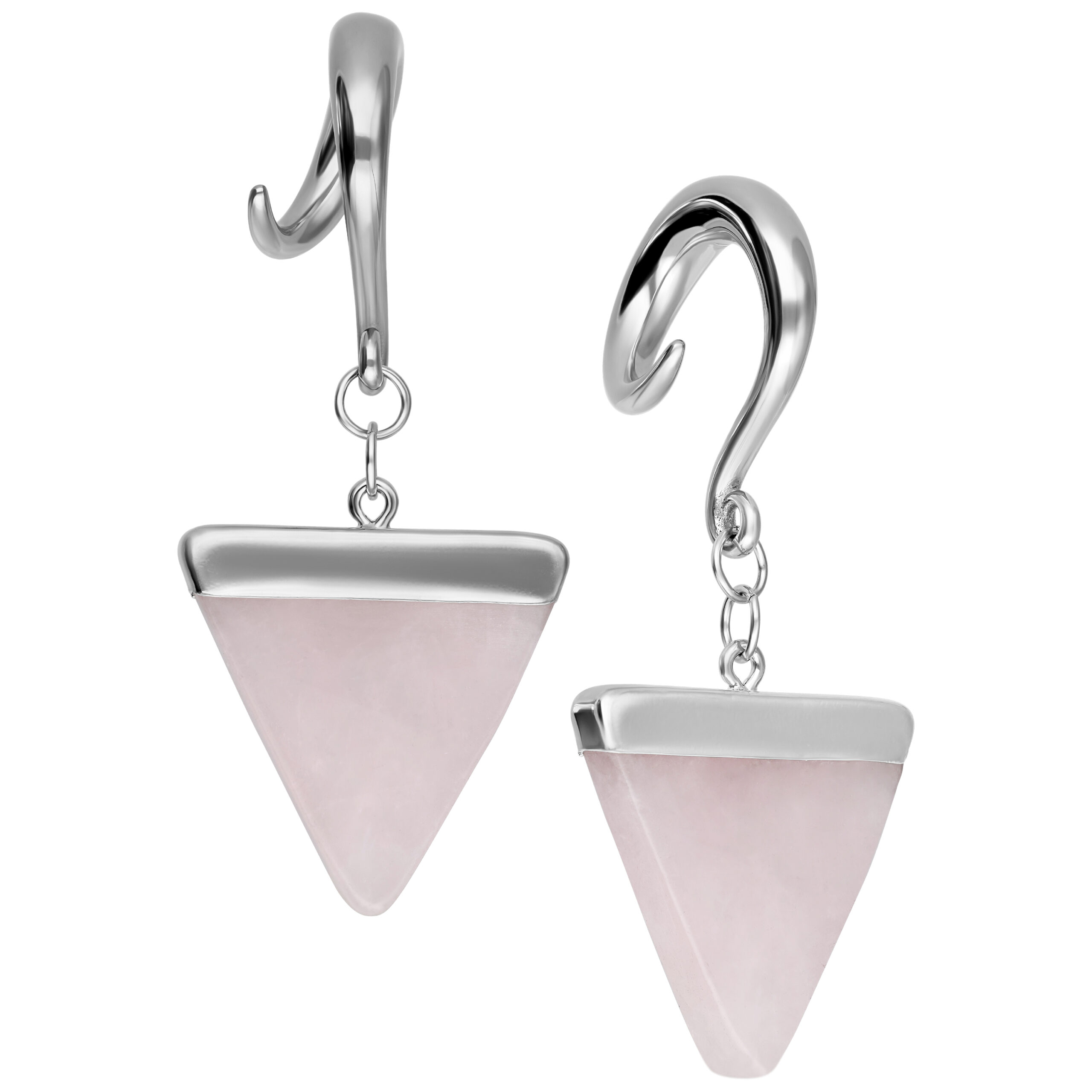 Rose Triangle Ohrgewichte aus Chirurgenstahl Zwei Rose Triangle Ohrgewichte aus silbernem Chirurgenstahl mit rosafarbenem Dreieck auf weißem Hintergrund