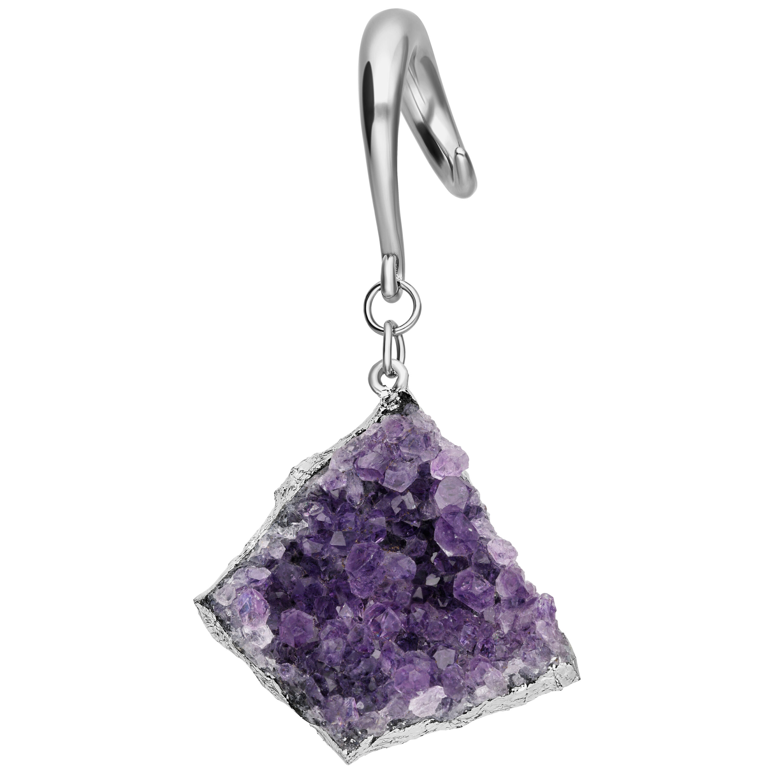 Amethyst Ohrgewichte mit Silberhaken Ohrgewicht aus Amethystkristallen an einem silbernen Haken vor weißem Hintergrund