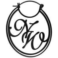 Nightwish Logo Ohrring aus schwarzem Stahl Schwarzer Ohrring mit Nightwish-Logo auf weißem Hintergrund