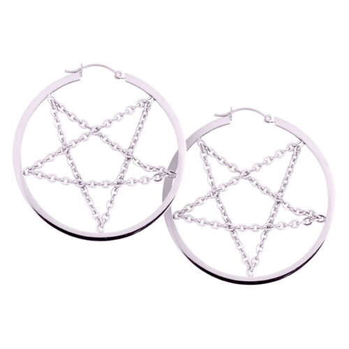 Silberne Ohrringe mit Pentagramm und Kettendesign auf weißem Hintergrund
