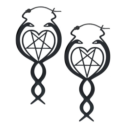 Schwarze Nagini Hoops Ohrringe mit Schlangenmotiv und Pentagramm auf weißem Hintergrund
