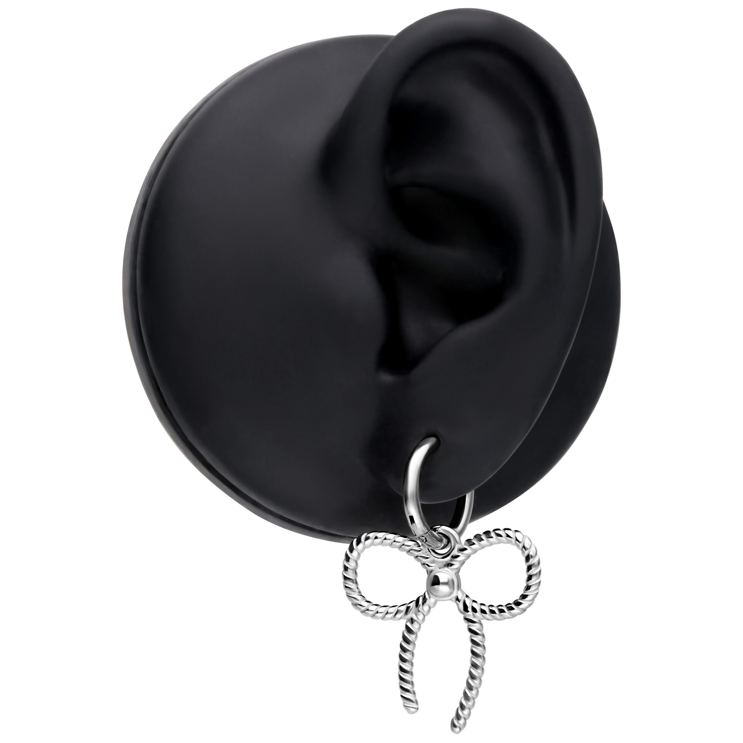 Elegante Edelstahl-Ohrringe mit Schleife Silberne Ohrringe mit Schleifendetail an schwarzem Ohrmodell