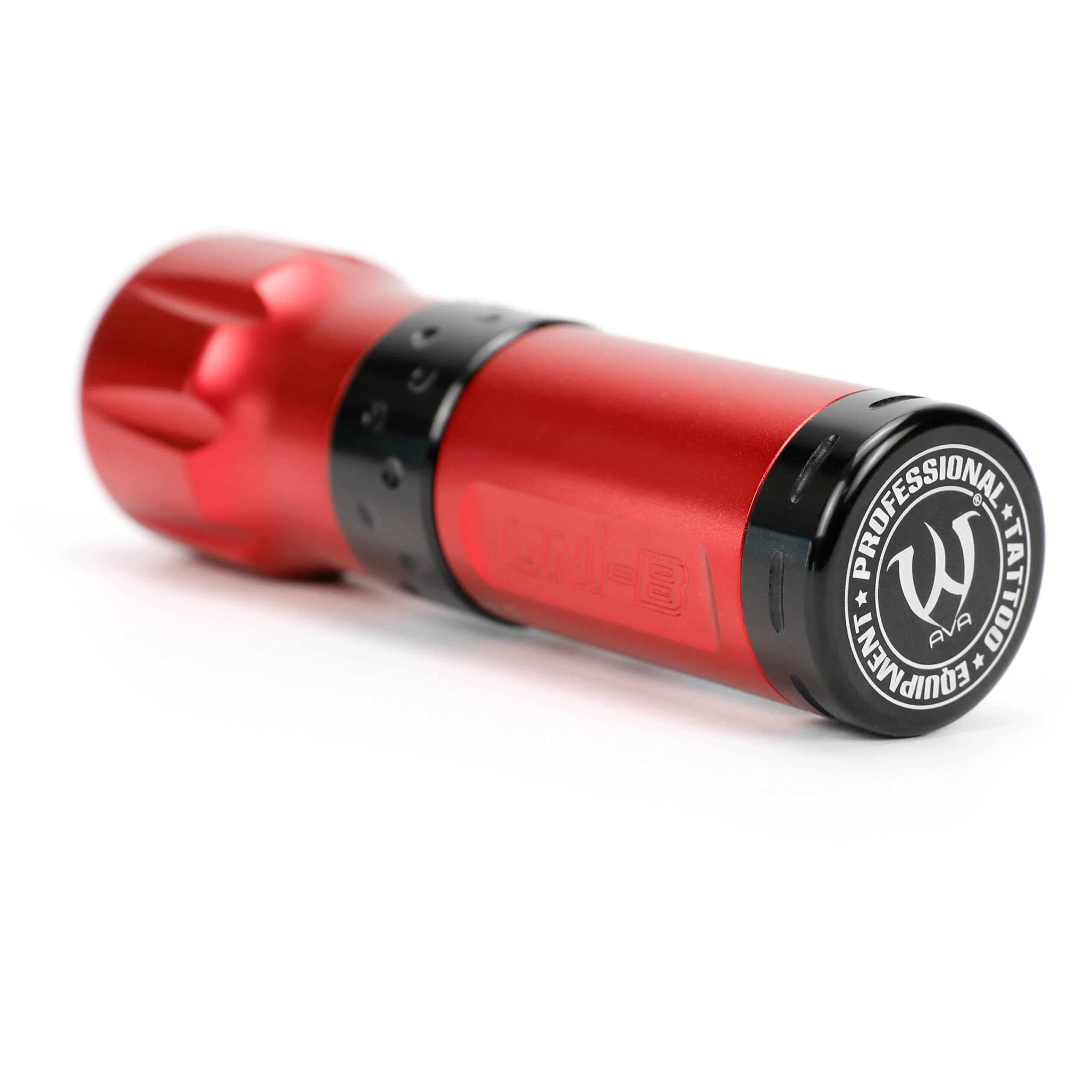 Rote kabellose Tattoomaschine Ava mit 38 mm Griff Rote Tattoomaschine mit schwarzem Griff auf weißem Hintergrund
