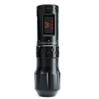Ava Wireless Pen Maschine Schwarz, 30/38 mm Schwarze kabellose Tattoomaschine Ava mit zwei Griffen auf weißem Hintergrund