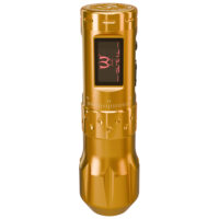 Goldene Ava Wireless Pen Maschine mit 2 Griffen Goldene drahtlose Tattoomaschine Ava mit ergonomischem Griff auf weißem Hintergrund
