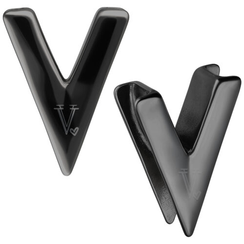 Schwarze V-förmige Earsaddles von Verena Venus, 14 mm, auf weißem Hintergrund
