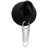 Silberne Multilayer Chain Hoops für Ohren Silberne Ohrringe mit mehreren Ketten und Klappverschluss auf schwarzem Ohr-Modell