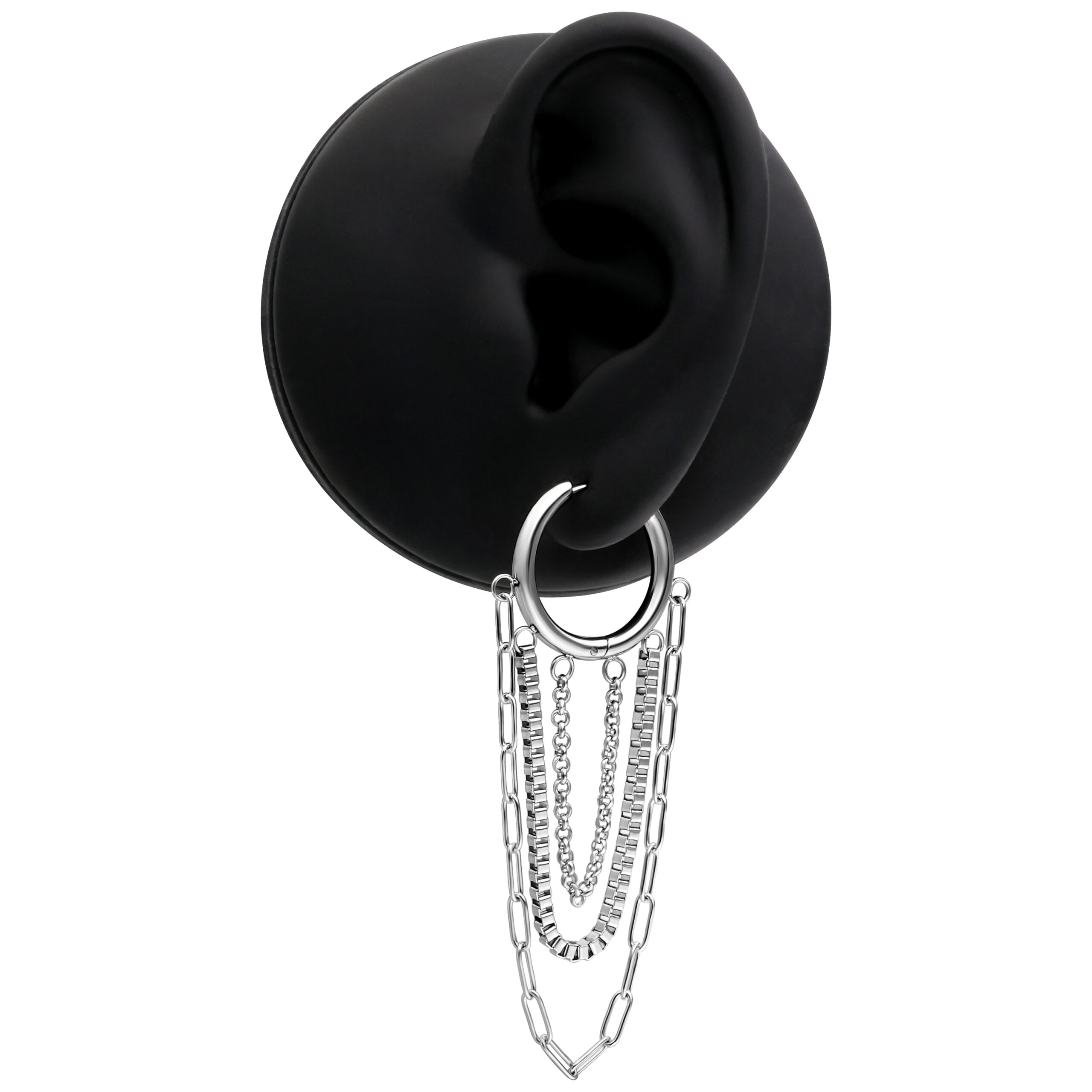 Silberne Multilayer Chain Hoops für Ohren Silberne Ohrringe mit mehreren Ketten und Klappverschluss auf schwarzem Ohr-Modell