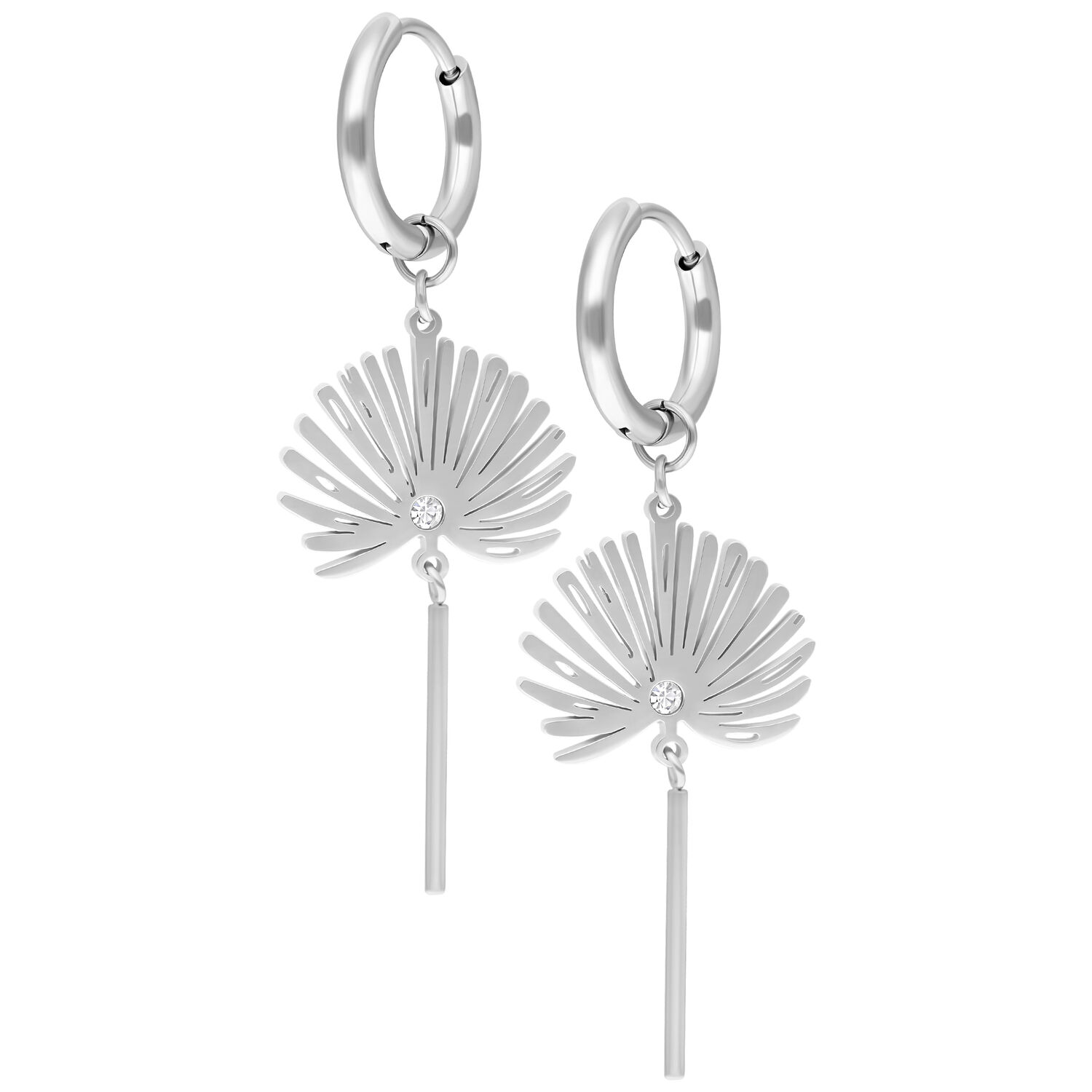 Silberne Petticoat Hoops aus Edelstahl Silberne Edelstahl-Petticoat-Ohrringe auf weißem Hintergrund