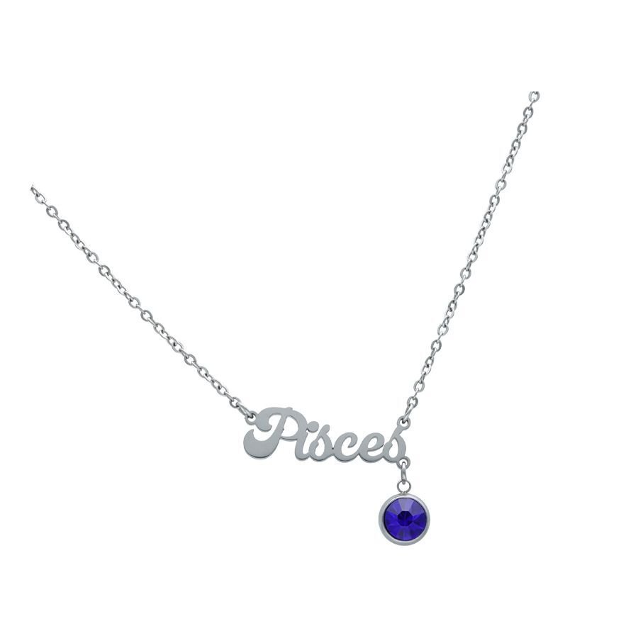 Silberne Pisces Kette mit blauem Kristall Silberne Kette mit Pisces-Anhänger und blauem Kristall auf weißem Hintergrund