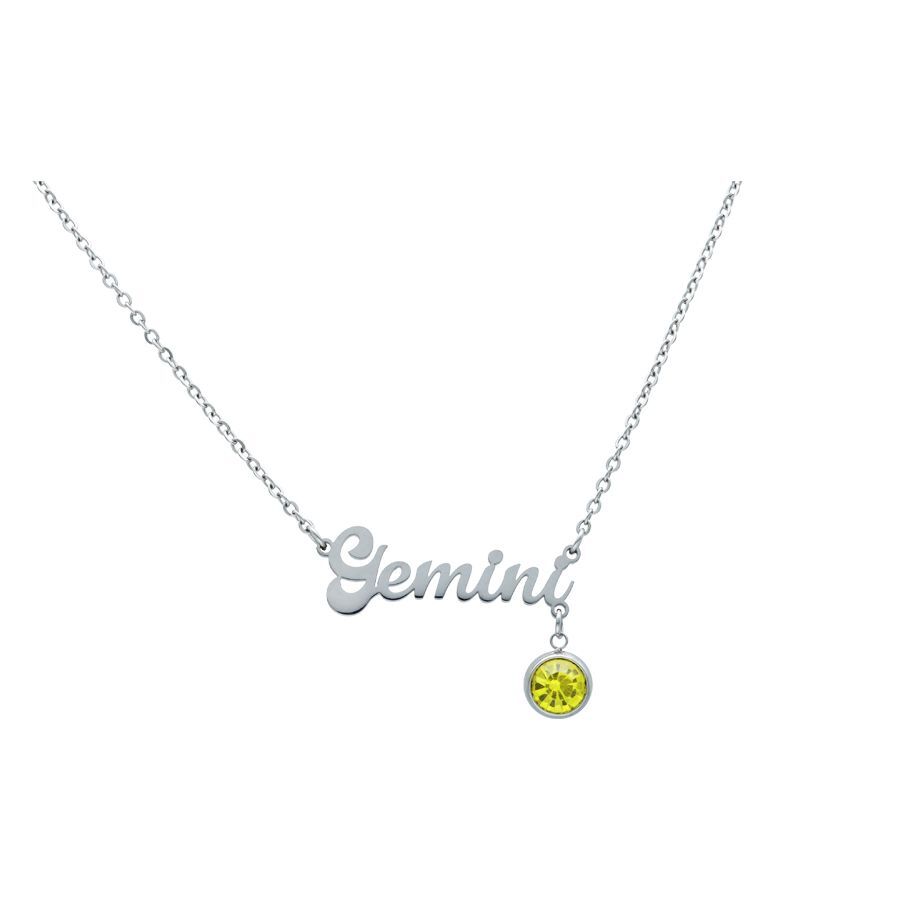 Gemini Kette aus Silber mit gelbem Kristall Silberne Kette mit Gemini-Schriftzug und gelbem Kristall auf weißem Hintergrund