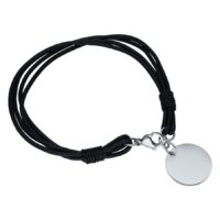 Schwarzes gravierbares Armband aus Chirurgenstahl Schwarzes Armband mit gravierbarer silberner Plakette auf weißem Hintergrund