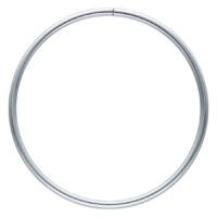 Große Hoops aus Chirurgenstahl in Silber Silberner, großer Hoop aus Chirurgenstahl auf weißem Hintergrund