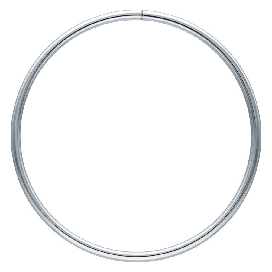 Große Hoops aus Chirurgenstahl in Silber Silberner, großer Hoop aus Chirurgenstahl auf weißem Hintergrund