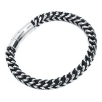 Viper Armband aus Nylon und Chirurgenstahl Schwarzes und silbernes Armband aus Nylon und Chirurgenstahl auf weißem Hintergrund