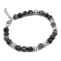 Schickes Clastic Rock Armband aus Chirurgenstahl Clastic Rock Armband mit schwarzen und silbernen Perlen auf weißem Hintergrund