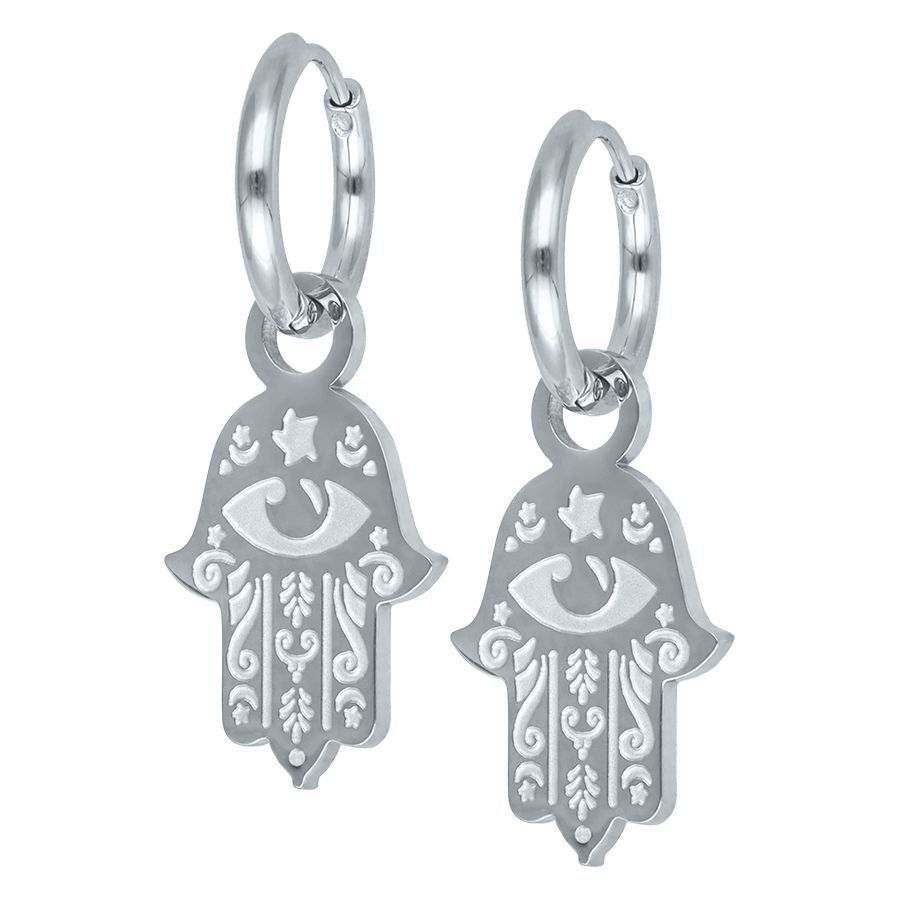 Silberne Hamsa Hand Creolen Ohrringe Zwei silberne Creolen mit Hamsa Hand Anhängern auf weißem Hintergrund