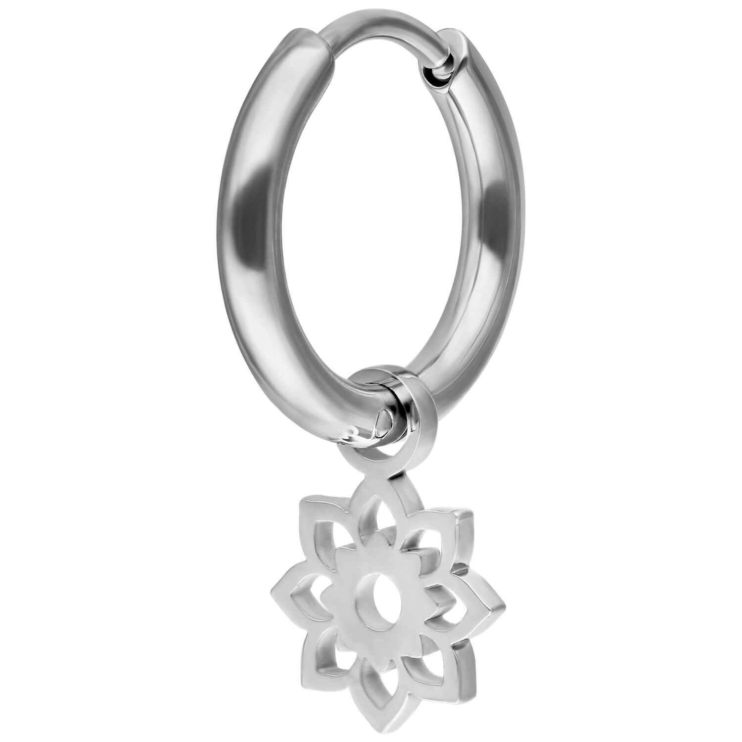 Mini Flower Hoops aus Chirurgenstahl Silberner Ohrring mit Blumenanhänger aus Chirurgenstahl auf weißem Hintergrund