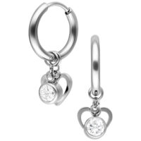 Mini Herz Ohrringe mit Kristallanhänger, Silber Silberne Creolen mit herzförmigem Kristallanhänger auf weißem Hintergrund