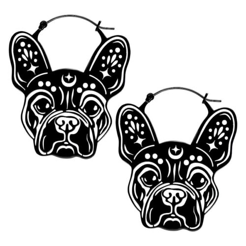 Schwarze Bulldog Ohrringe aus Chirurgenstahl auf weißem Hintergrund