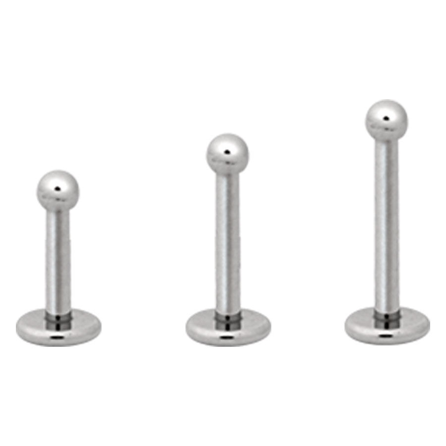 Caviar Labret aus Titan in Silber Silberne Caviar Labrets aus Titan vor weißem Hintergrund