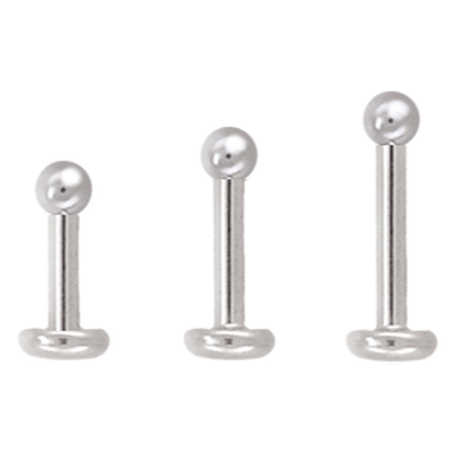 Silbernes Titan Labret mit Kugel Drei silberne Labrets aus Titan mit Kugel auf weißem Hintergrund